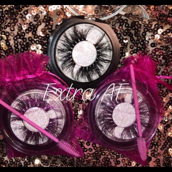 Mink Lashes - Picture 2 of 5